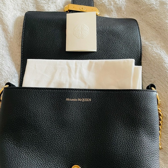 Alexander McQueen Twin Skull Leather Crossbody Bag - Picture 5 of 5